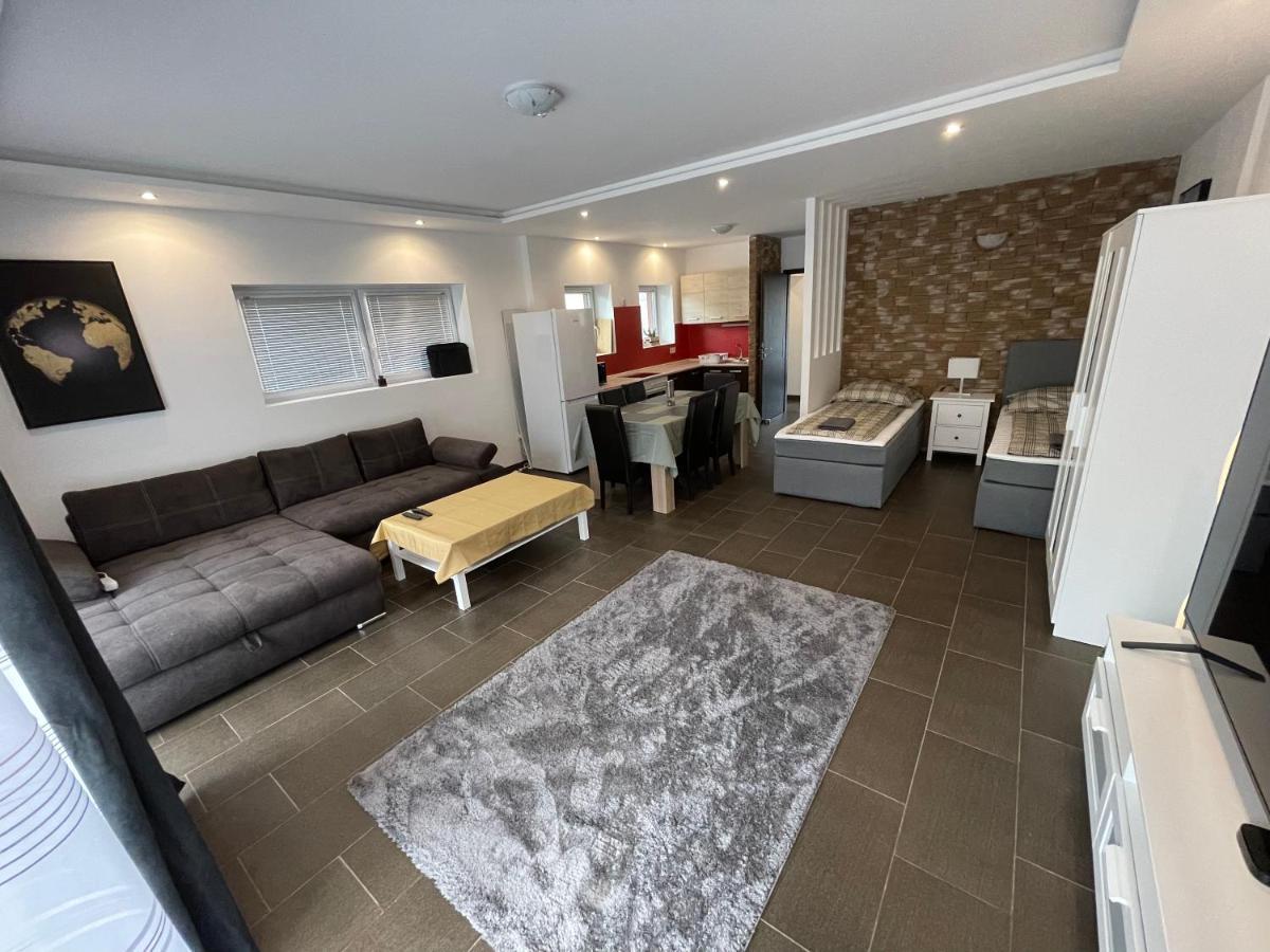 Malibu Apartman & Jacuzzi Miskolc Dış mekan fotoğraf